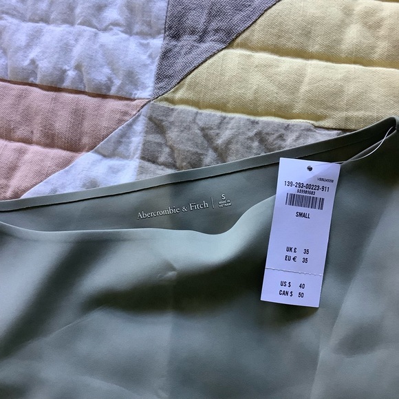 Abercrombie set of 3 women’s tops, Size S - Picture 3 of 14